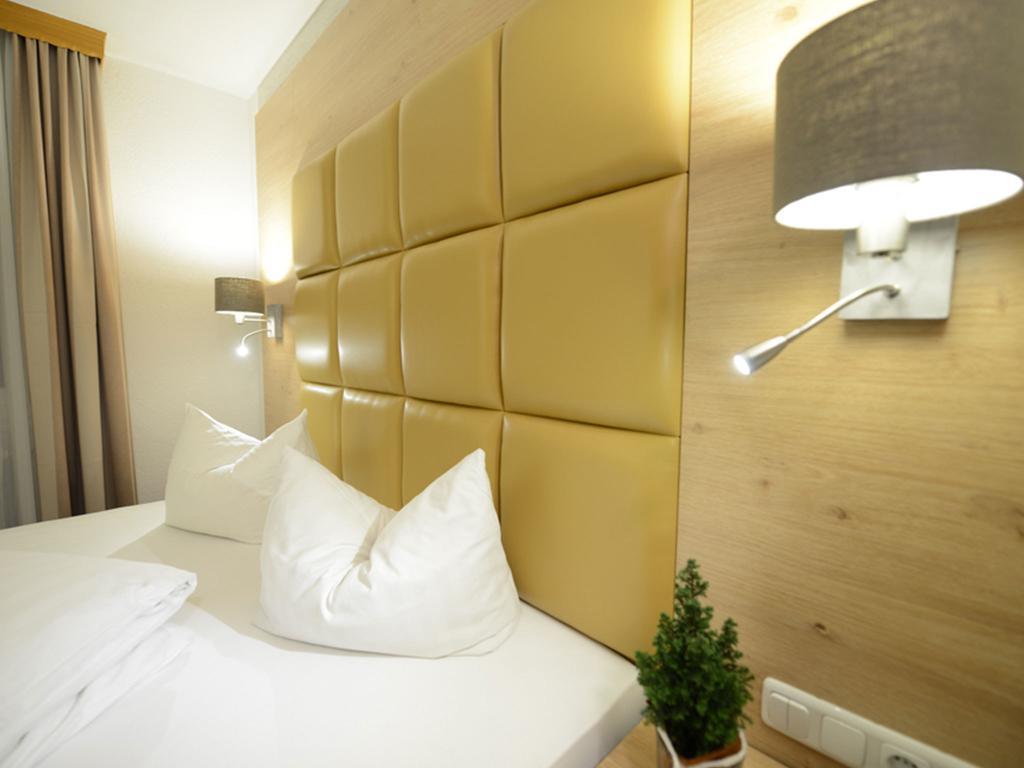 Land-Gut Hotel Zum Loewen Garni Marktheidenfeld Rom bilde